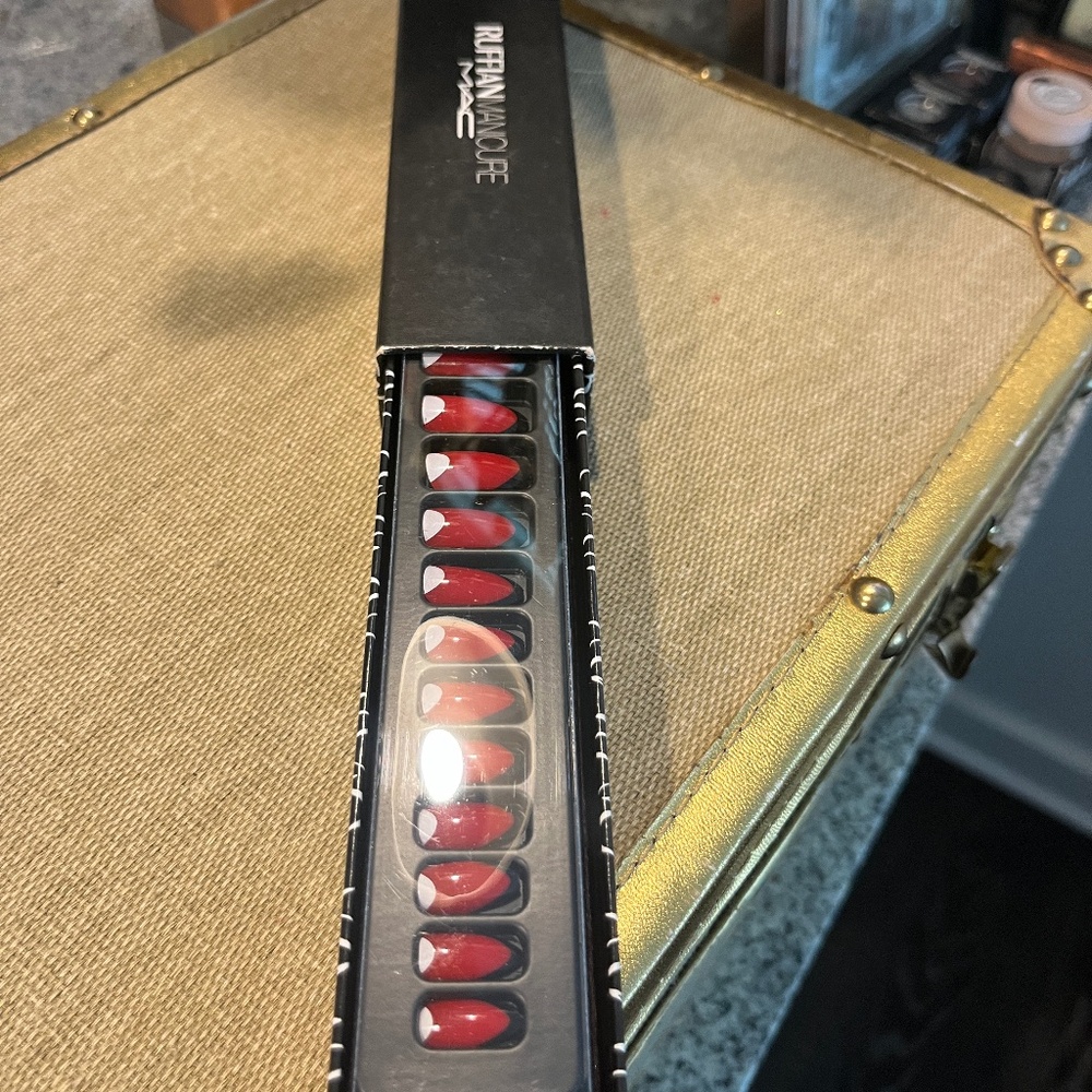 Mac Cosmetics Press On Nails